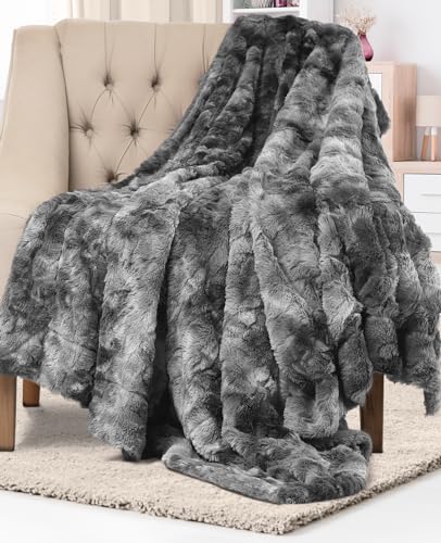 Soft & Comfortable Gray Faux Fur Throw Blanket for Couch